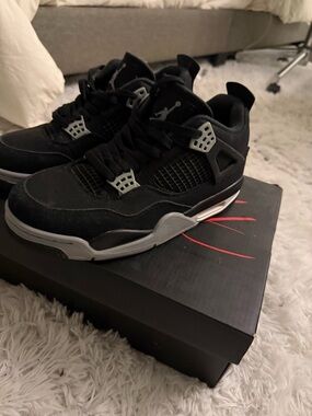 Jordan Men's Black and Grey Retro Basketball Sneakers